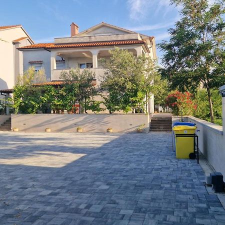 Apartments In Rijeka, Free Parking And Large Terrace, 15Min Drive From The Beach Kültér fotó