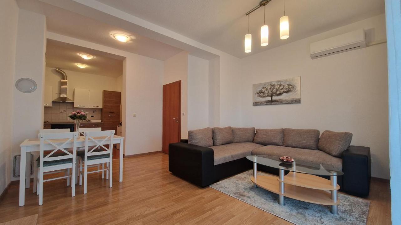 Apartments In Rijeka, Free Parking And Large Terrace, 15Min Drive From The Beach Kültér fotó