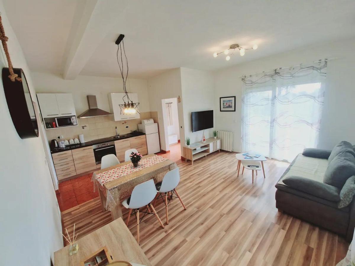Apartments In Rijeka, Free Parking And Large Terrace, 15Min Drive From The Beach Kültér fotó