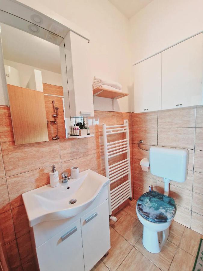 Apartments In Rijeka, Free Parking And Large Terrace, 15Min Drive From The Beach Kültér fotó