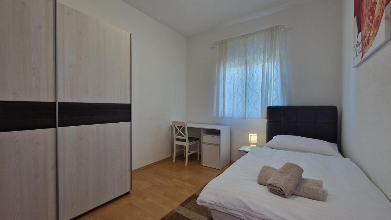 Apartments In Rijeka, Free Parking And Large Terrace, 15Min Drive From The Beach Kültér fotó