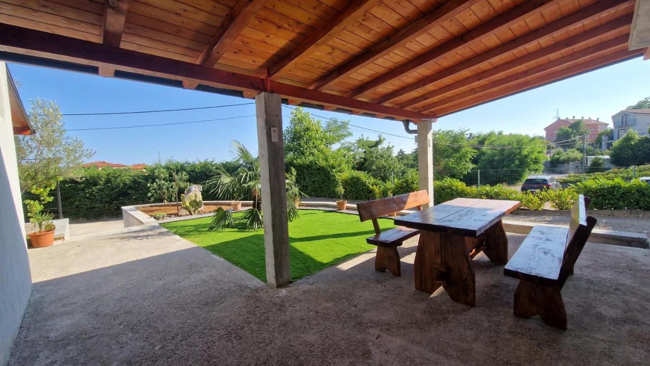 Apartments In Rijeka, Free Parking And Large Terrace, 15Min Drive From The Beach Kültér fotó