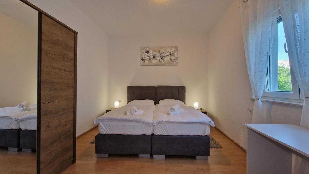 Apartments In Rijeka, Free Parking And Large Terrace, 15Min Drive From The Beach Kültér fotó