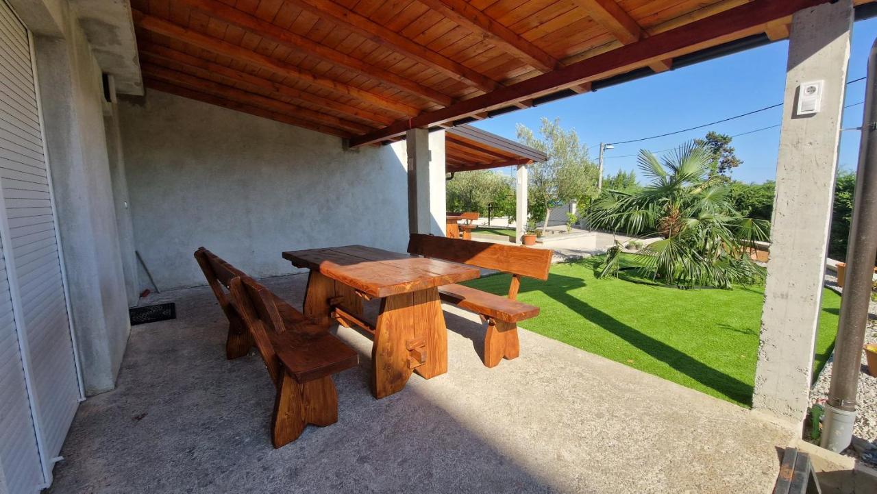 Apartments In Rijeka, Free Parking And Large Terrace, 15Min Drive From The Beach Kültér fotó